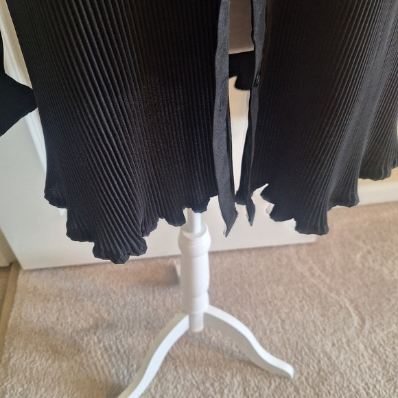 Black Pleated Button-Up Shirt Size 6 - Picture 2 of 9